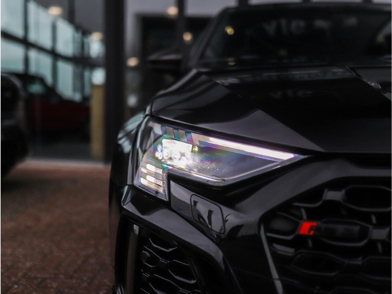 Audi RS3 Limousine 2.5 TFSI A3 quattro | CT Carbon | RS-Dynamic | Matrix | Keyless | B&O | Leder | Camera