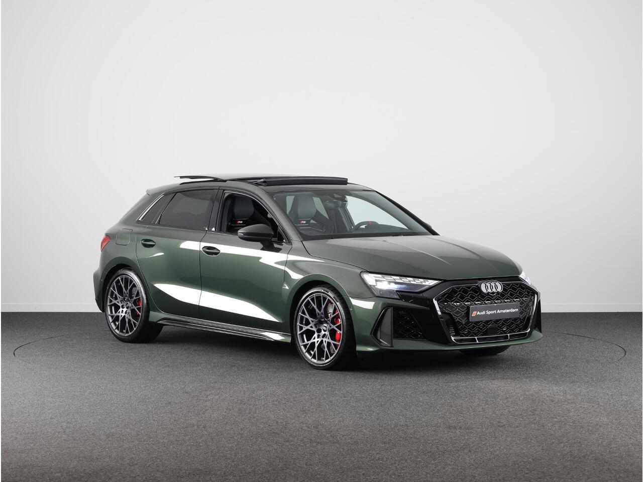 Audi RS3 Sportback 2.5 TFSI quattro 400pk Panoramadak | Schaal stoelen | Head Up Display | Sonsos audio