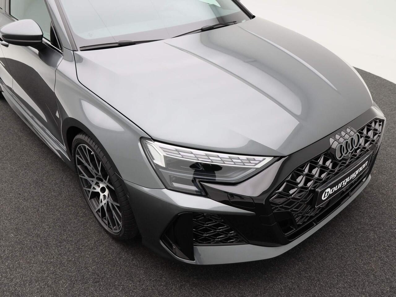 Audi RS3 Sportback 2.5 FSI | 400 PK Sportback | Privacyglas | 19 inch | Panoramadak | RS Sportuilaatsysteem | Sonos 3D |