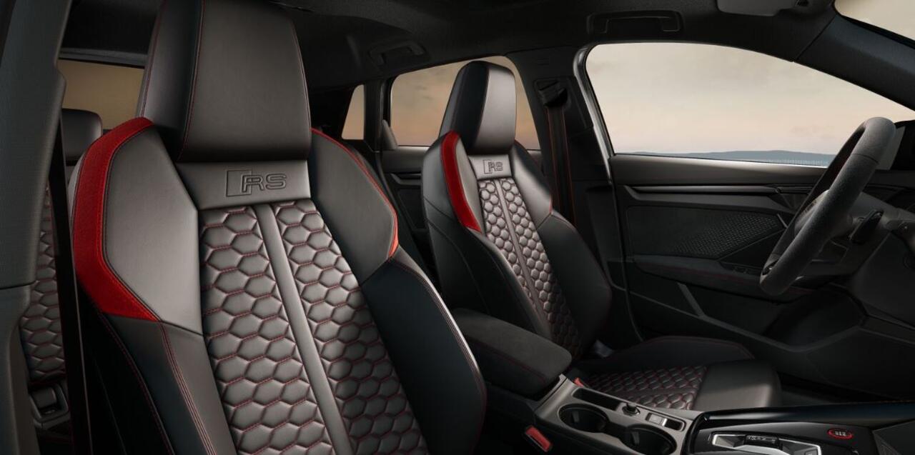 Audi RS3 Sportback 2.5 TFSI RS 3 quattro | Sportuitlaat | Leder Honingraat | Panorama | Adapt. onderstel |