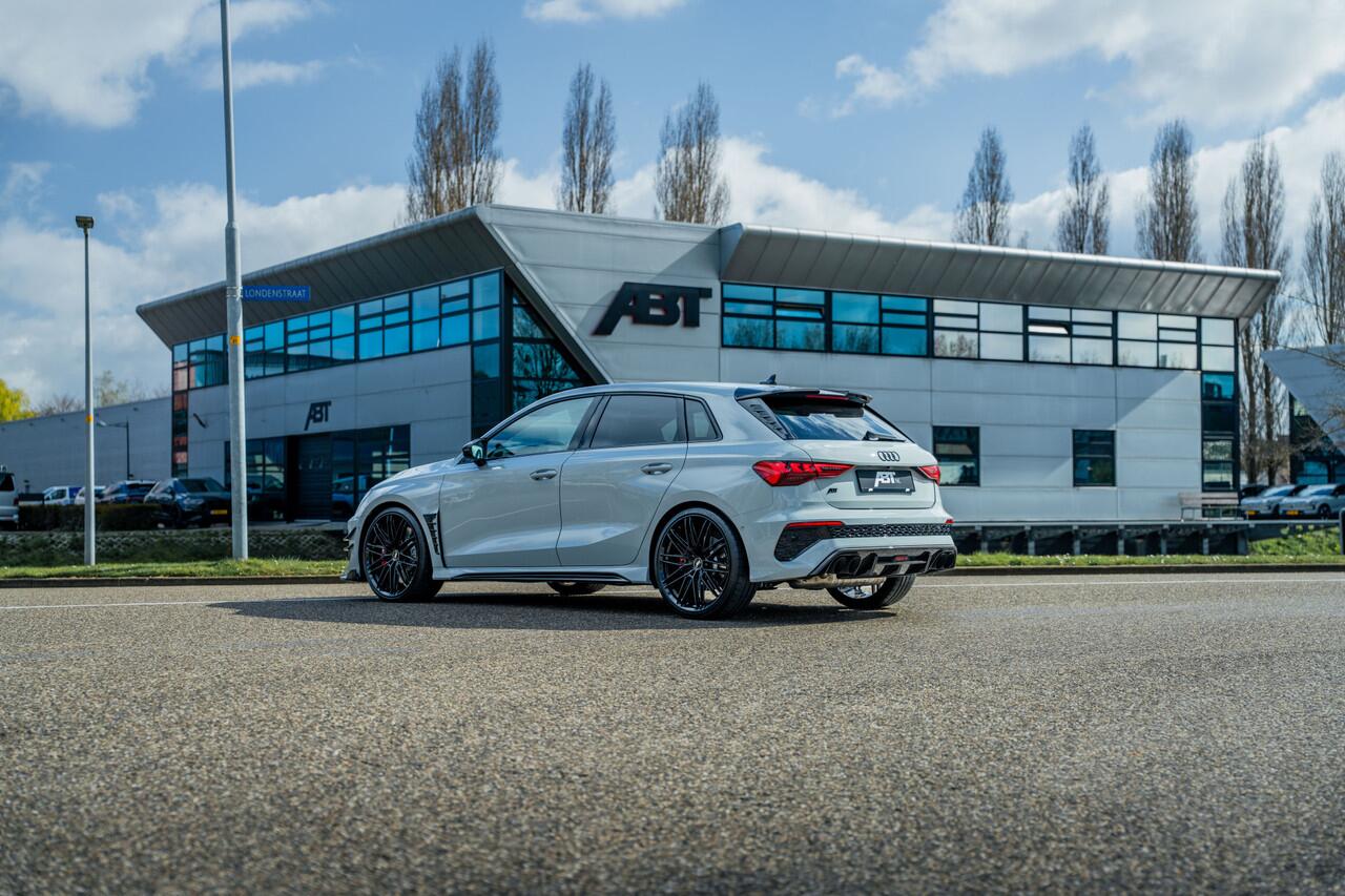 Audi RS3 Sportback ABT RS3-R 1/200 500pk Sportclassic Grau Porsche (Audi Exclusive) | Carbon | Panoramadak | Forged velgen | RS Design pakket rood | B&O | Matrix LED