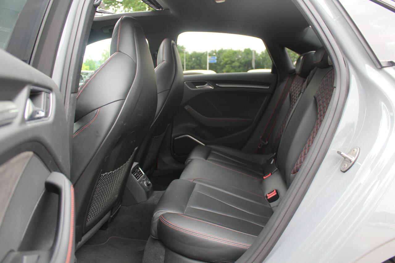 Audi RS3 Limousine 2.5 TFSI quattro / Full option! / Panoramadak / Camera / RS Seats / 19'' / Matrix LED / Virtual Cockpit / B&O / DAB / Audi Magnetic Ride / Navigatie / Stoelverwarming / ACC