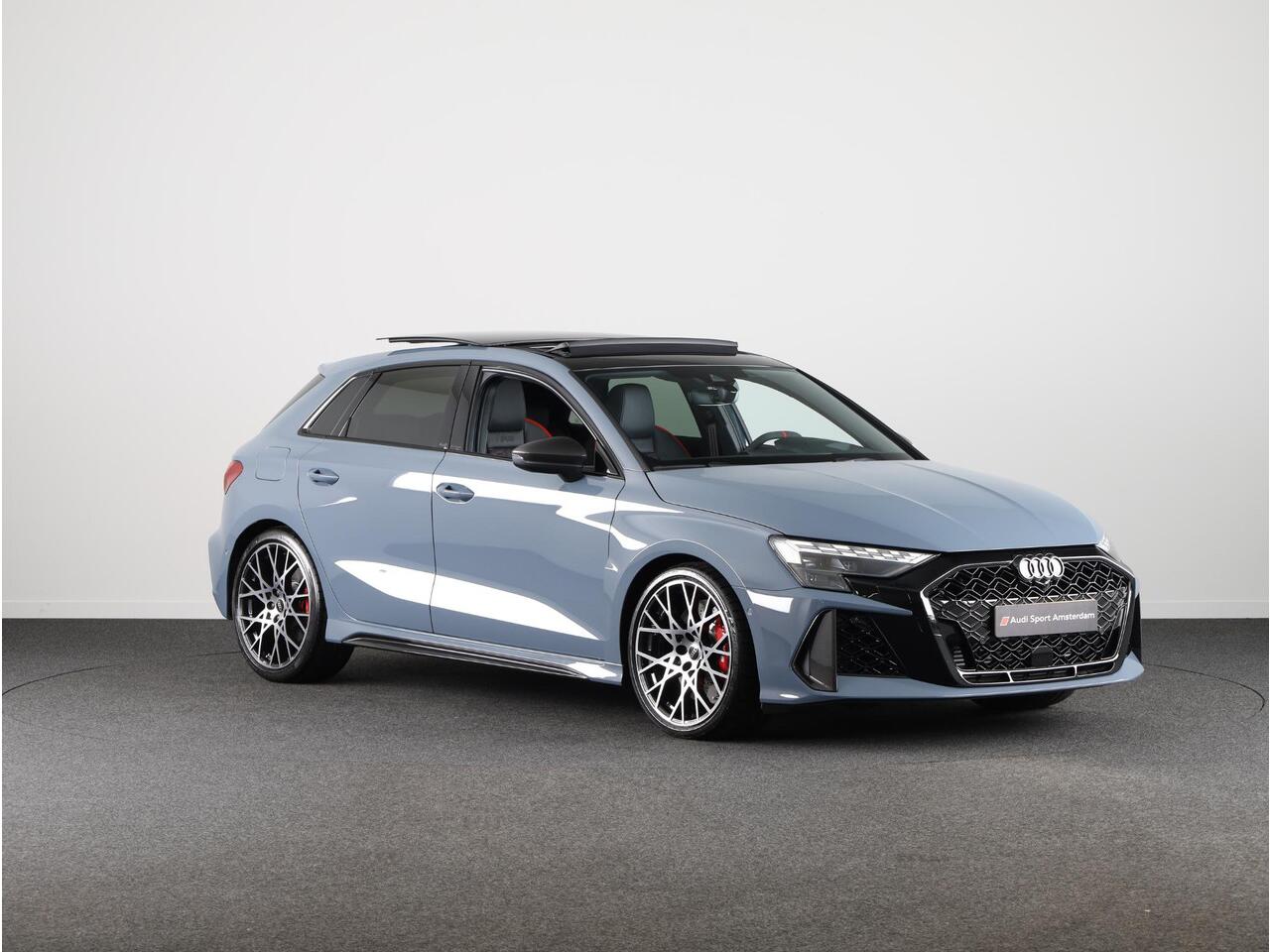 Audi RS3 Sportback 2.5 TFSI quattro 400pk | Private Lease vanaf ¤ 1.433,- per maand | Panoramadak | RS-sportuitlaatsysteem | RS carbon glanszwart | topsnelheid 280 km/h | Adaptief onderstel