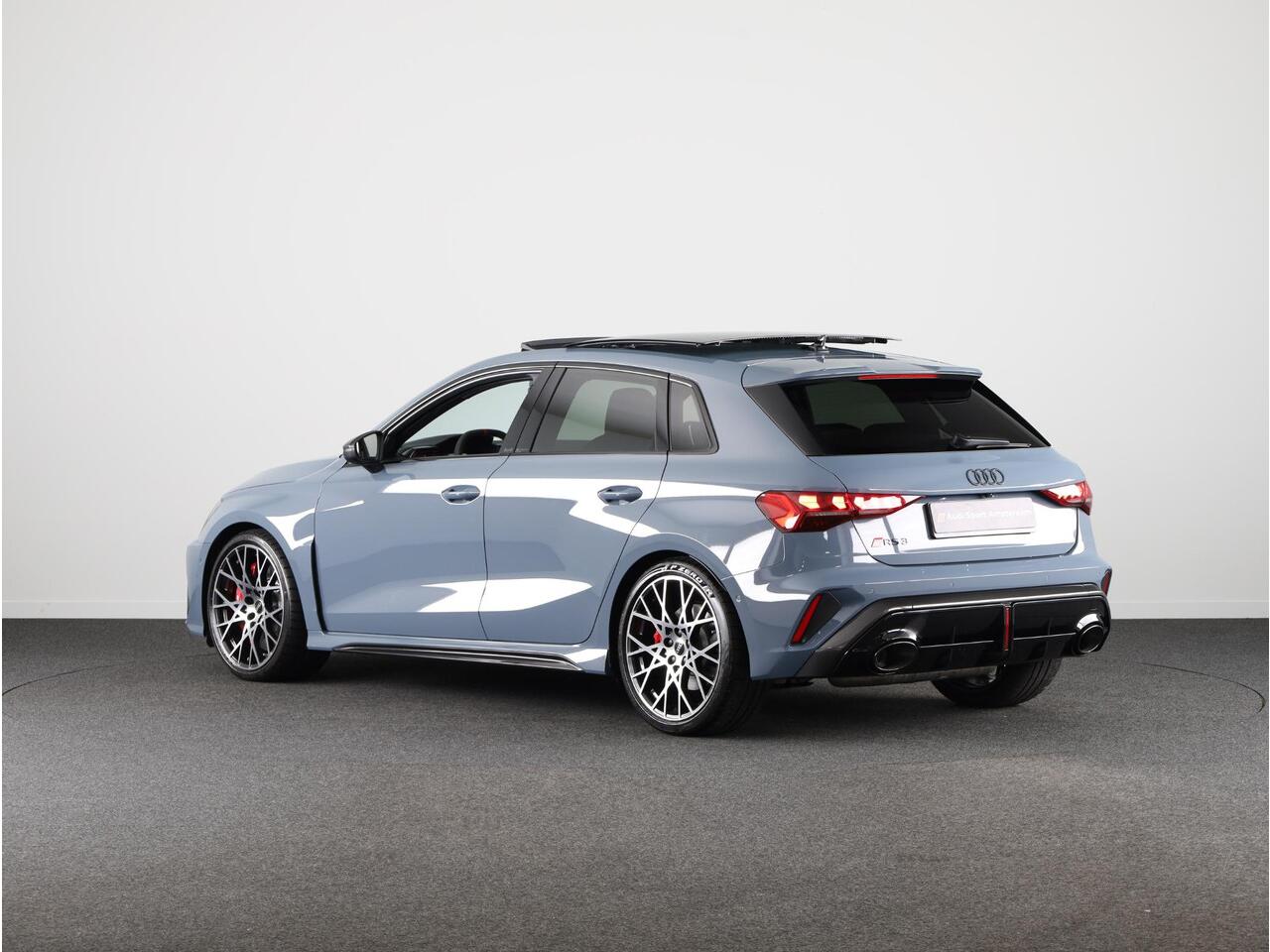Audi RS3 Sportback 2.5 TFSI quattro 400pk | Private Lease vanaf ¤ 1.433,- per maand | Panoramadak | RS-sportuitlaatsysteem | RS carbon glanszwart | topsnelheid 280 km/h | Adaptief onderstel