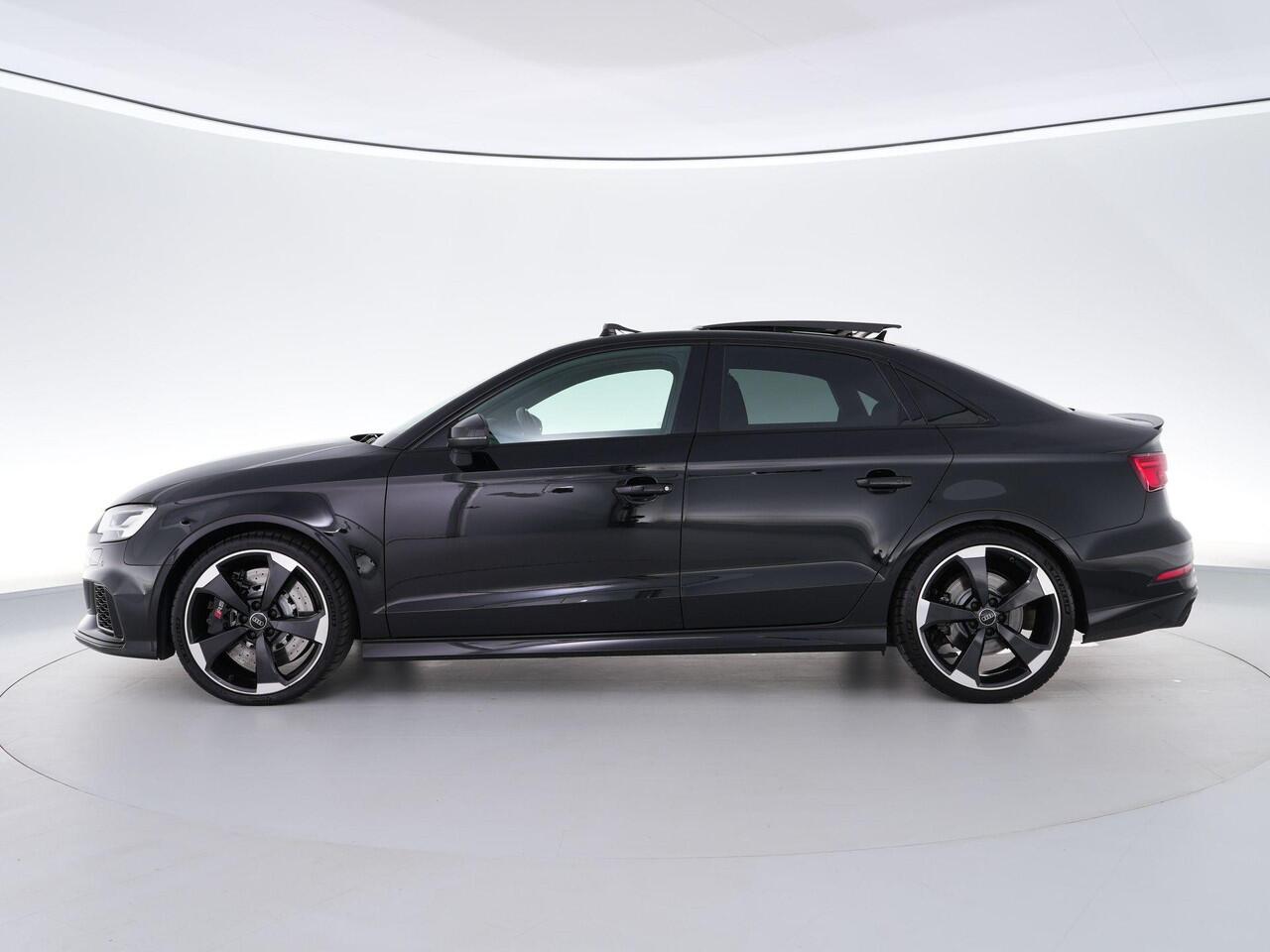 Audi RS3 Limousine 2.5 400pk TFSI quattro |panoramadak|RS-seats|B&O|blind spot|ACC|parkeercamera|stoelverwarming|