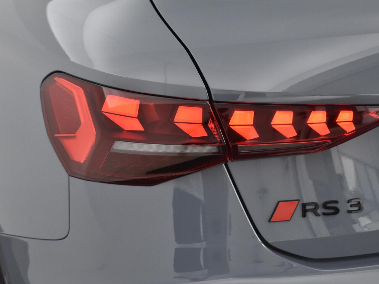 Audi RS3 Sportback 2.5 TFSI quattro 400 PK · Topsnelheid 280 km/h · RS Sportuitlaat · SONOS Premium 3D · Glazen panoramadak