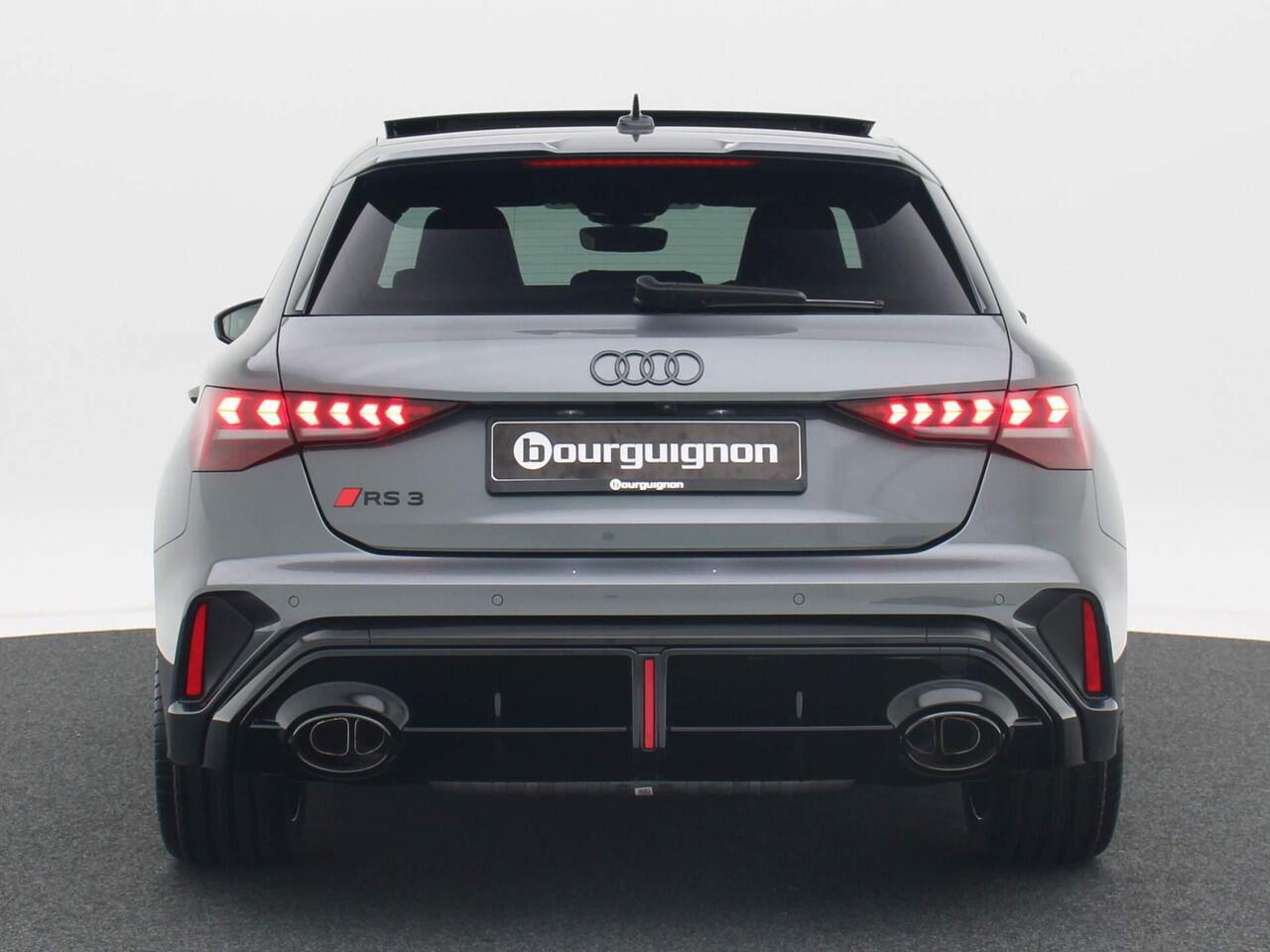 Audi RS3 Sportback 2.5 FSI | 400 PK Sportback | Privacyglas | 19 inch | Panoramadak | RS Sportuilaatsysteem | Sonos 3D |