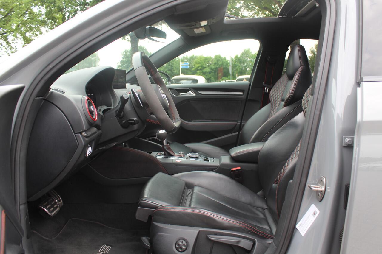 Audi RS3 Limousine 2.5 TFSI quattro / Full option! / Panoramadak / Camera / RS Seats / 19'' / Matrix LED / Virtual Cockpit / B&O / DAB / Audi Magnetic Ride / Navigatie / Stoelverwarming / ACC