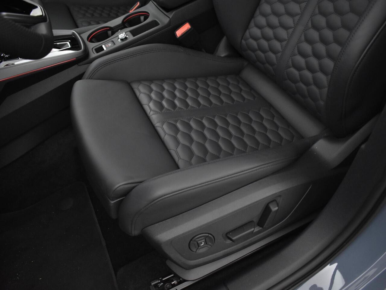 Audi RS3 Sportback 2.5 TFSI quattro 400 PK · Topsnelheid 280 km/h · RS Sportuitlaat · SONOS Premium 3D · Glazen panoramadak