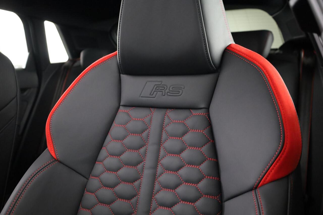 Audi RS3 Sportback 2.5 TFSI quattro 400pk | Private Lease vanaf ¤ 1.433,- per maand | Panoramadak | RS-sportuitlaatsysteem | RS carbon glanszwart | topsnelheid 280 km/h | Adaptief onderstel