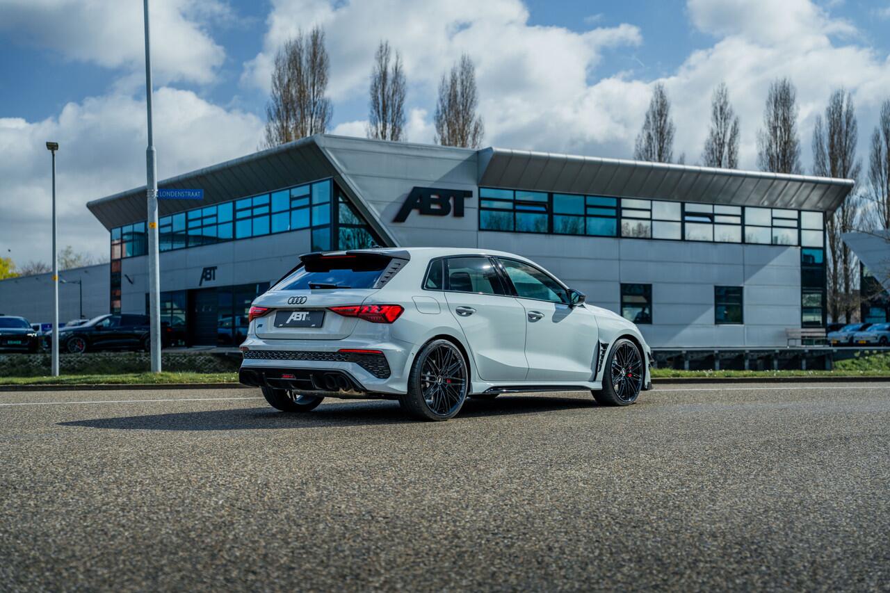 Audi RS3 Sportback ABT RS3-R 1/200 500pk Sportclassic Grau Porsche (Audi Exclusive) | Carbon | Panoramadak | Forged velgen | RS Design pakket rood | B&O | Matrix LED