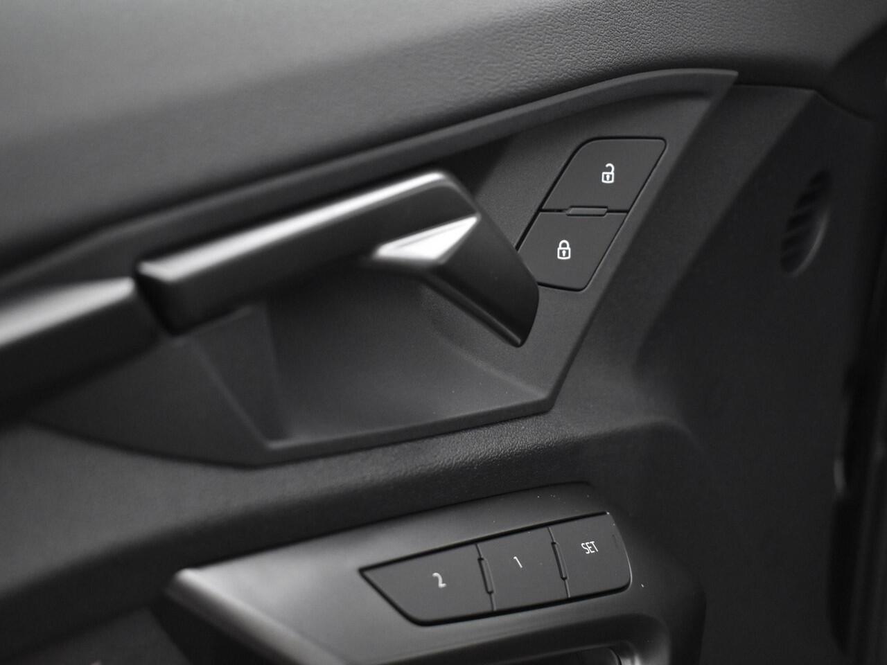 Audi RS3 Sportback 2.5 TFSI 400 PK · RS-sportuitlaatsysteem · Glazen Panoramadak · SONOS Premium 3D · Topsnelheid 280 km/h · Adaptief onderstel, Audi Drive Select · MEGA Sale