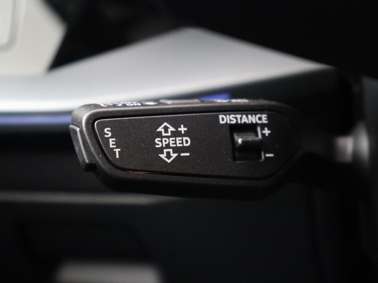 Audi RS3 Sportback 2.5 FSI 295 kW / 400 PK | Sonos premium 3d | Pneumatische lendensteunen | Velgen 10-kr.sp. zwart | Topsnelheid 280 km/h | Glazen panoramadak | Rs-sportuitlaatsysteem | Assis.pak driving+parking plus | Climate pakket plus | Matrix koplampen | Com