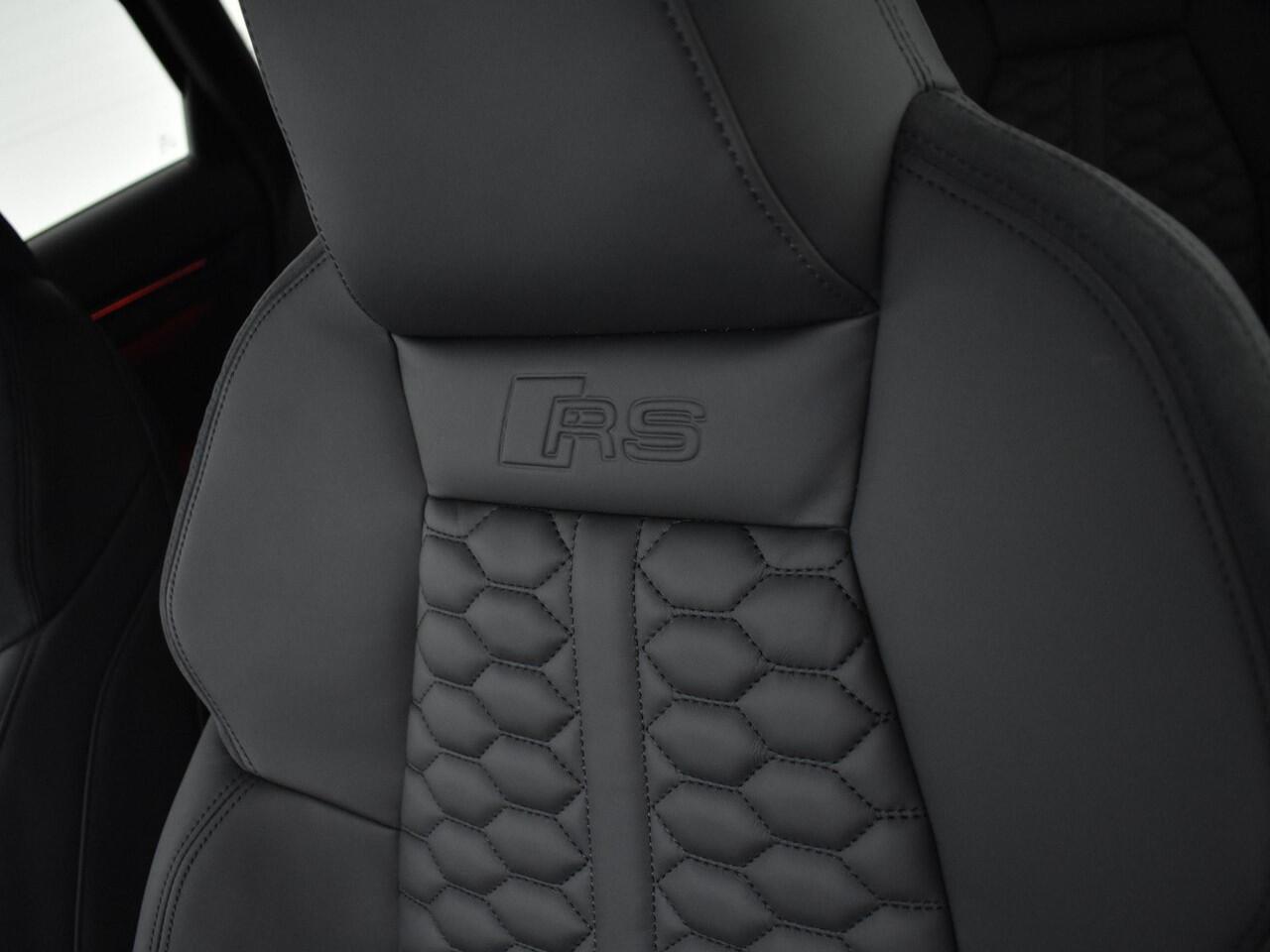 Audi RS3 Sportback 2.5 TFSI 400 PK · RS-sportuitlaatsysteem · Glazen Panoramadak · SONOS Premium 3D · Topsnelheid 280 km/h · Adaptief onderstel, Audi Drive Select · MEGA Sale