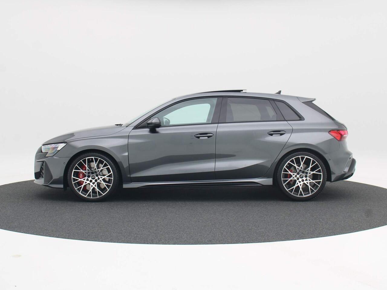 Audi RS3 Sportback 2.5 FSI | 400 PK Sportback | Privacyglas | 19 inch | Panoramadak | RS Sportuilaatsysteem | Sonos 3D |