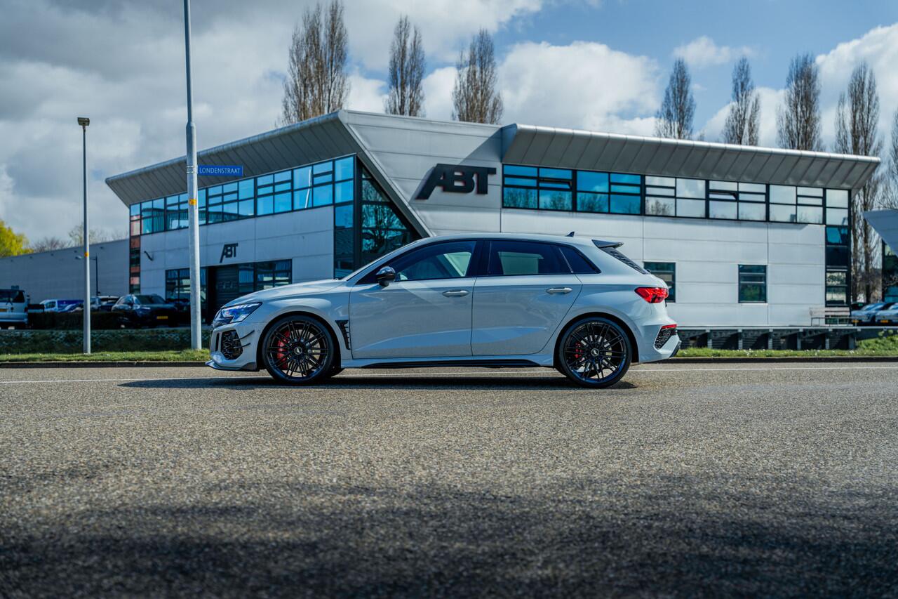 Audi RS3 Sportback ABT RS3-R 1/200 500pk Sportclassic Grau Porsche (Audi Exclusive) | Carbon | Panoramadak | Forged velgen | RS Design pakket rood | B&O | Matrix LED
