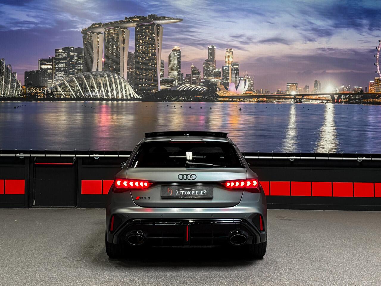 Audi RS3 Sportback 2.5 TFSI quattro |RS-Schaalstoelen|Sonos|MatteGrijs|HUD|Alcantara|Vol!