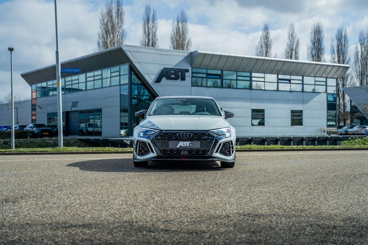 Audi RS3 Sportback ABT RS3-R 1/200 500pk Sportclassic Grau Porsche (Audi Exclusive) | Carbon | Panoramadak | Forged velgen | RS Design pakket rood | B&O | Matrix LED