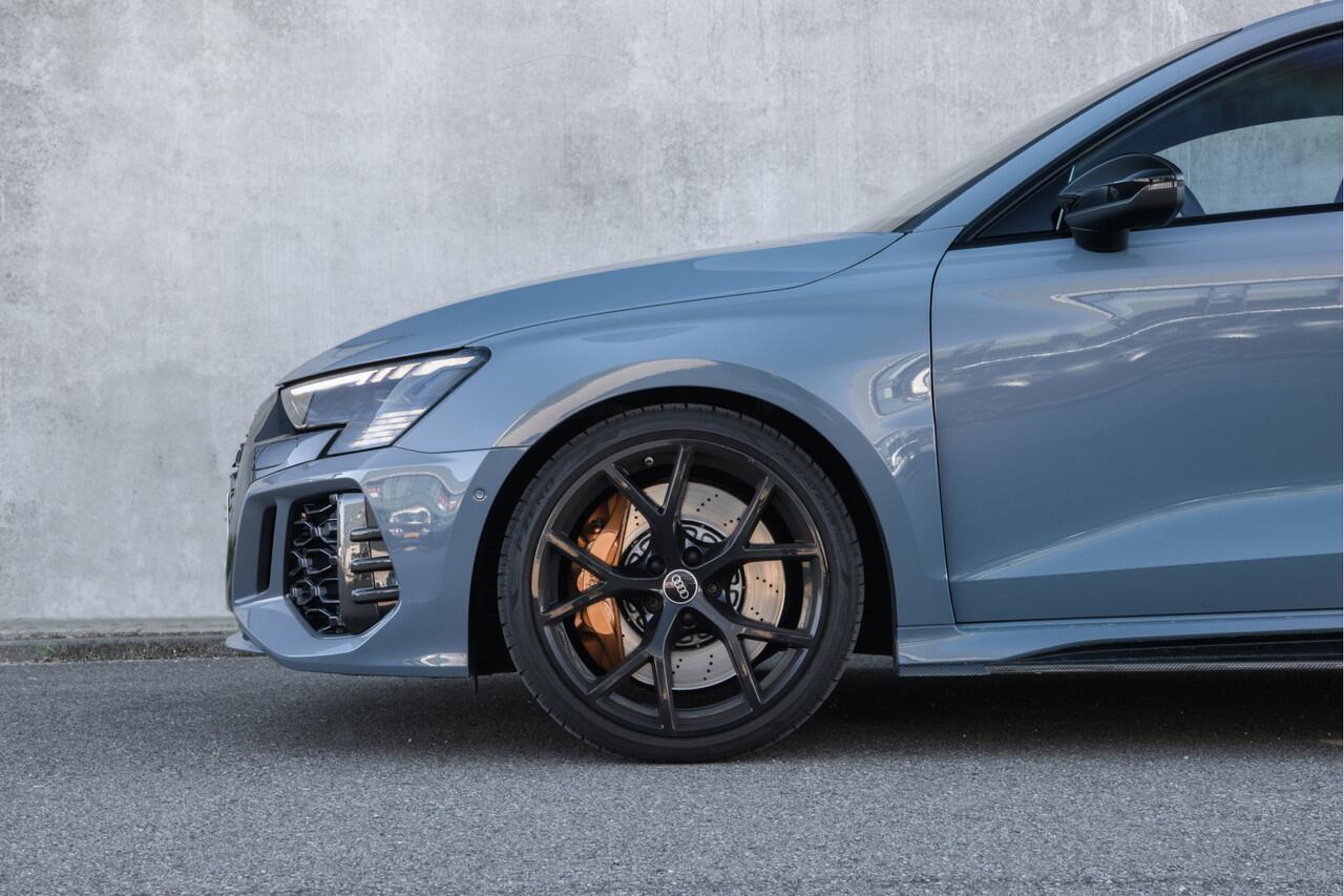 Audi RS3 URBAN AUTOMOTIVE - Akrapovic - Eventuri Performance Hatchback to stand out