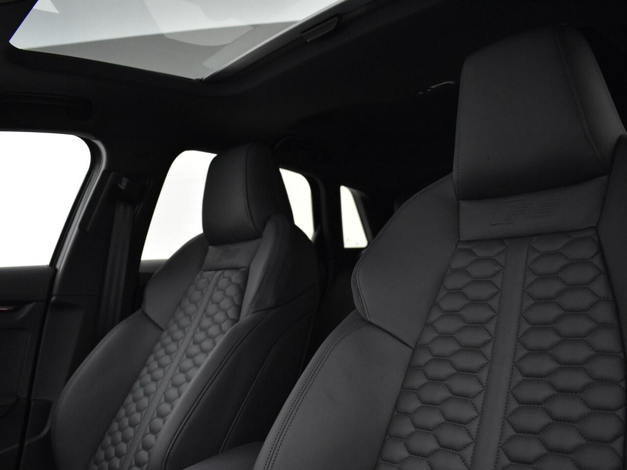 Audi RS3 Sportback 2.5 TFSI 400 PK · RS-sportuitlaatsysteem · Glazen Panoramadak · SONOS Premium 3D · Topsnelheid 280 km/h · Adaptief onderstel, Audi Drive Select · MEGA Sale