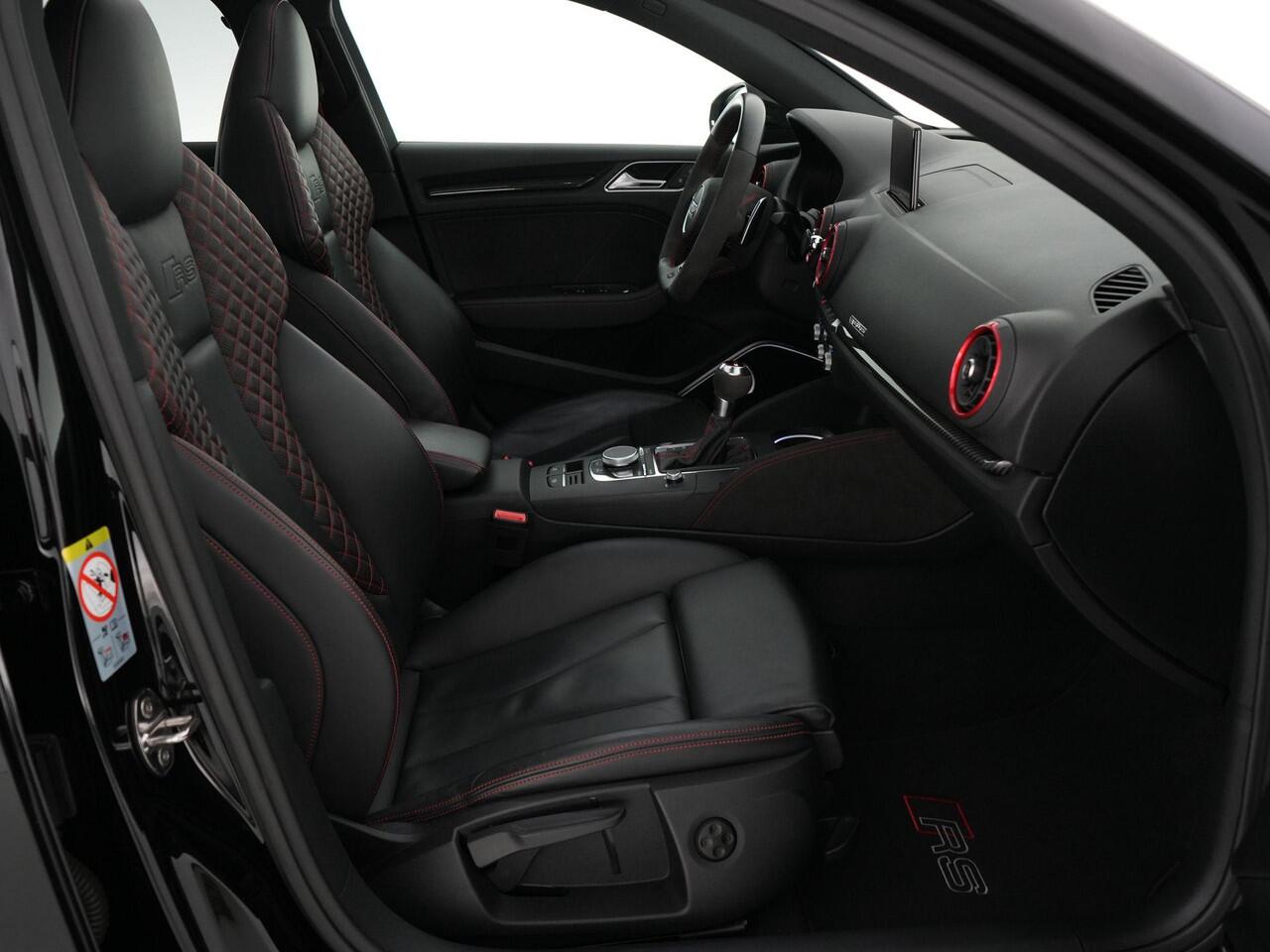 Audi RS3 Limousine 2.5 400pk TFSI quattro |panoramadak|RS-seats|B&O|blind spot|ACC|parkeercamera|stoelverwarming|