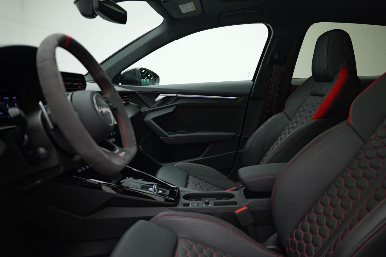 Audi RS3 Sportback 2.5 TFSI quattro |Keramisch|Pano|360|Carbon|HUD|B&O|Memory|
