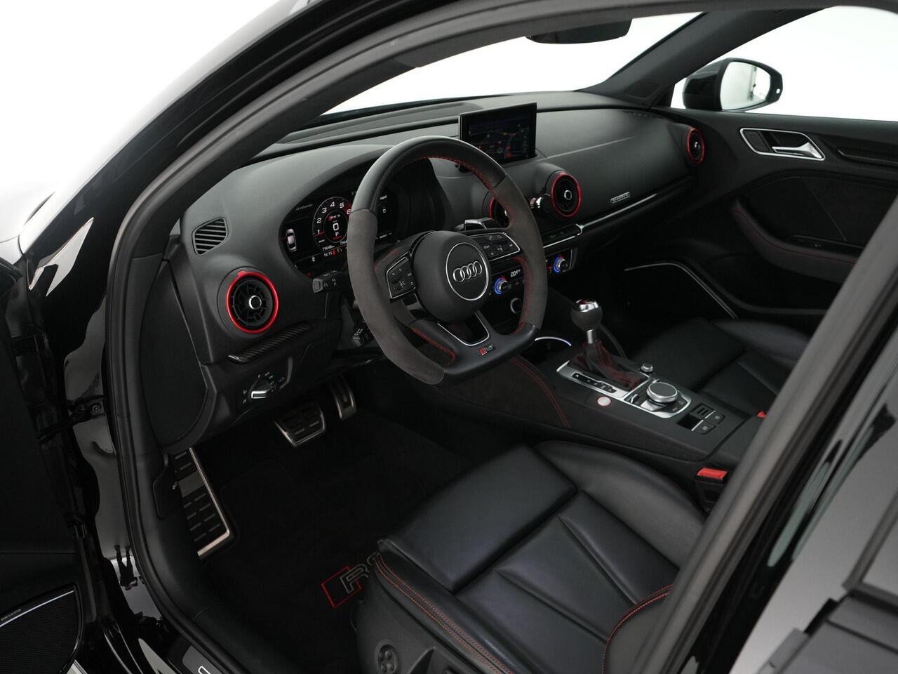 Audi RS3 Limousine 2.5 400pk TFSI quattro |panoramadak|RS-seats|B&O|blind spot|ACC|parkeercamera|stoelverwarming|