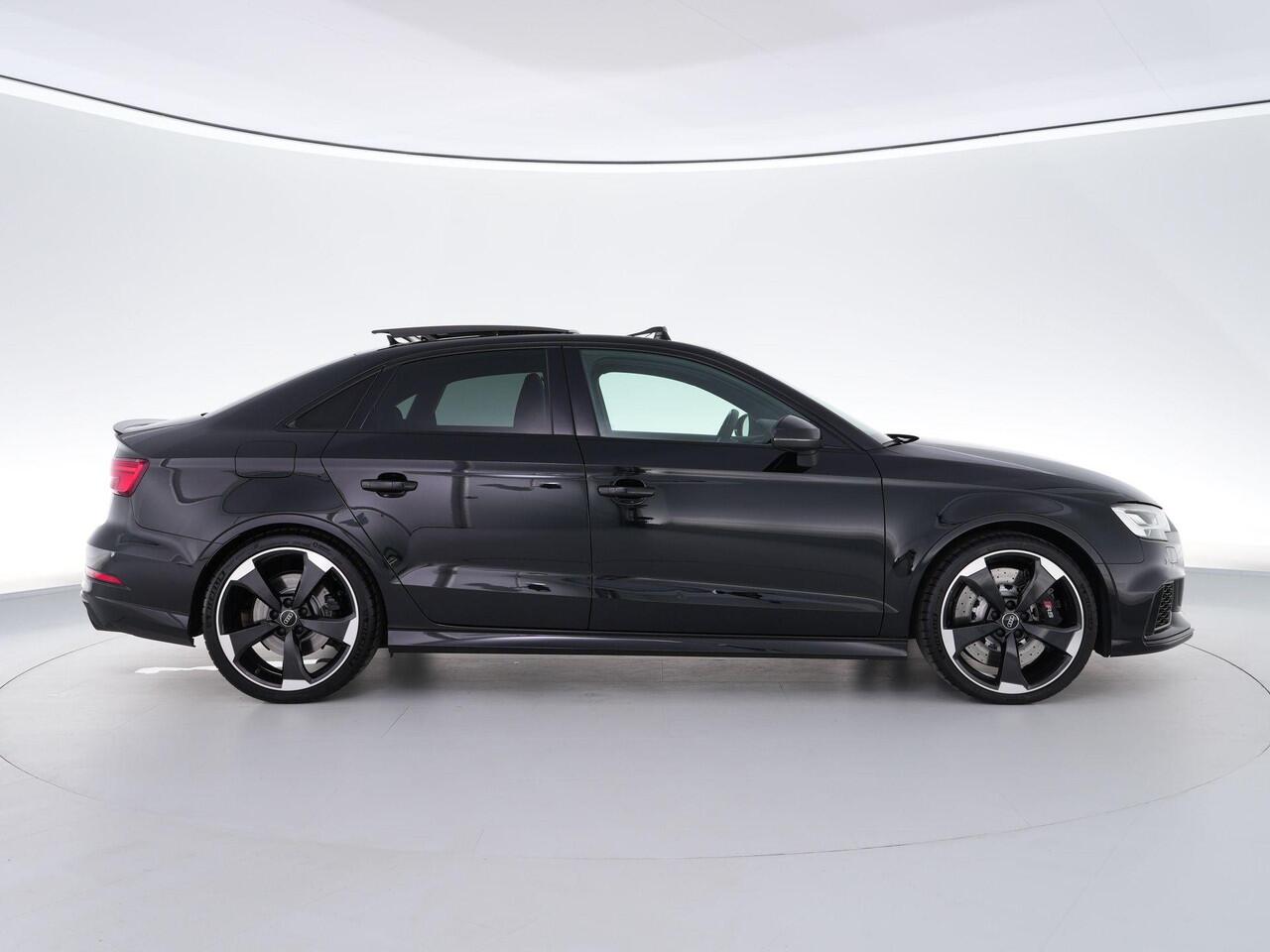 Audi RS3 Limousine 2.5 400pk TFSI quattro |panoramadak|RS-seats|B&O|blind spot|ACC|parkeercamera|stoelverwarming|