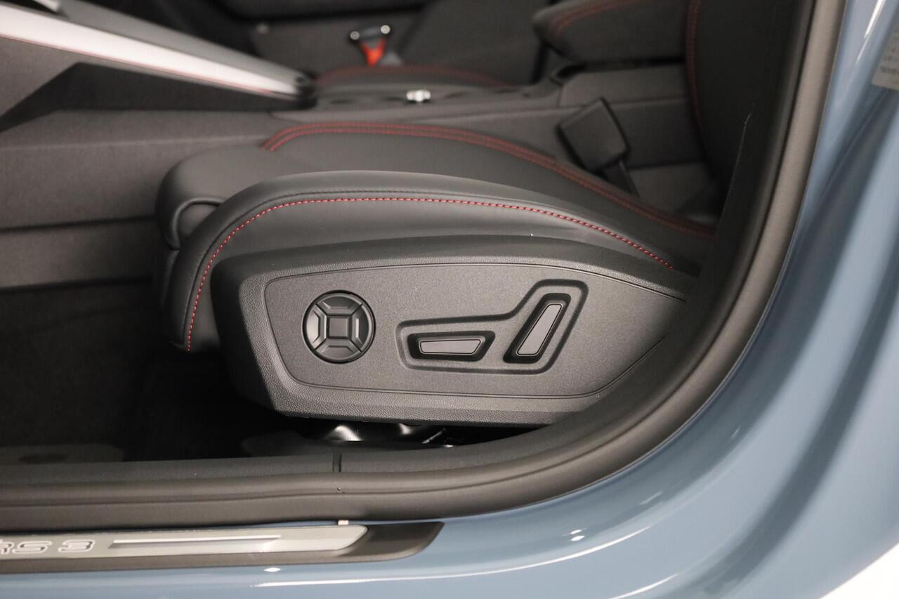 Audi RS3 Sportback 2.5 TFSI quattro 400pk | Private Lease vanaf ¤ 1.433,- per maand | Panoramadak | RS-sportuitlaatsysteem | RS carbon glanszwart | topsnelheid 280 km/h | Adaptief onderstel