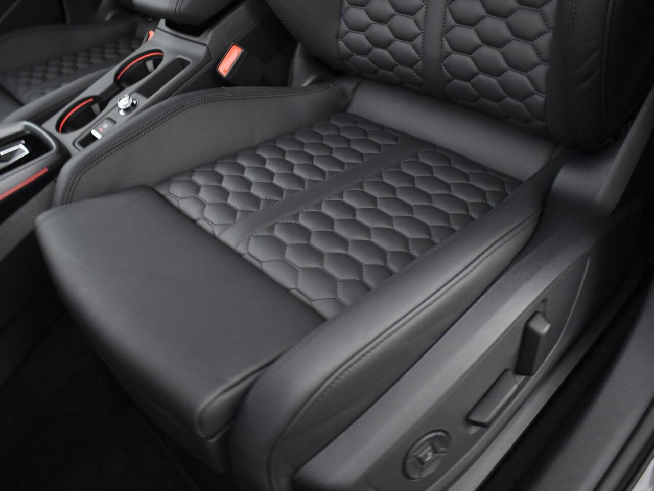 Audi RS3 Sportback 2.5 TFSI 400 PK · RS-sportuitlaatsysteem · Glazen Panoramadak · SONOS Premium 3D · Topsnelheid 280 km/h · Adaptief onderstel, Audi Drive Select · MEGA Sale