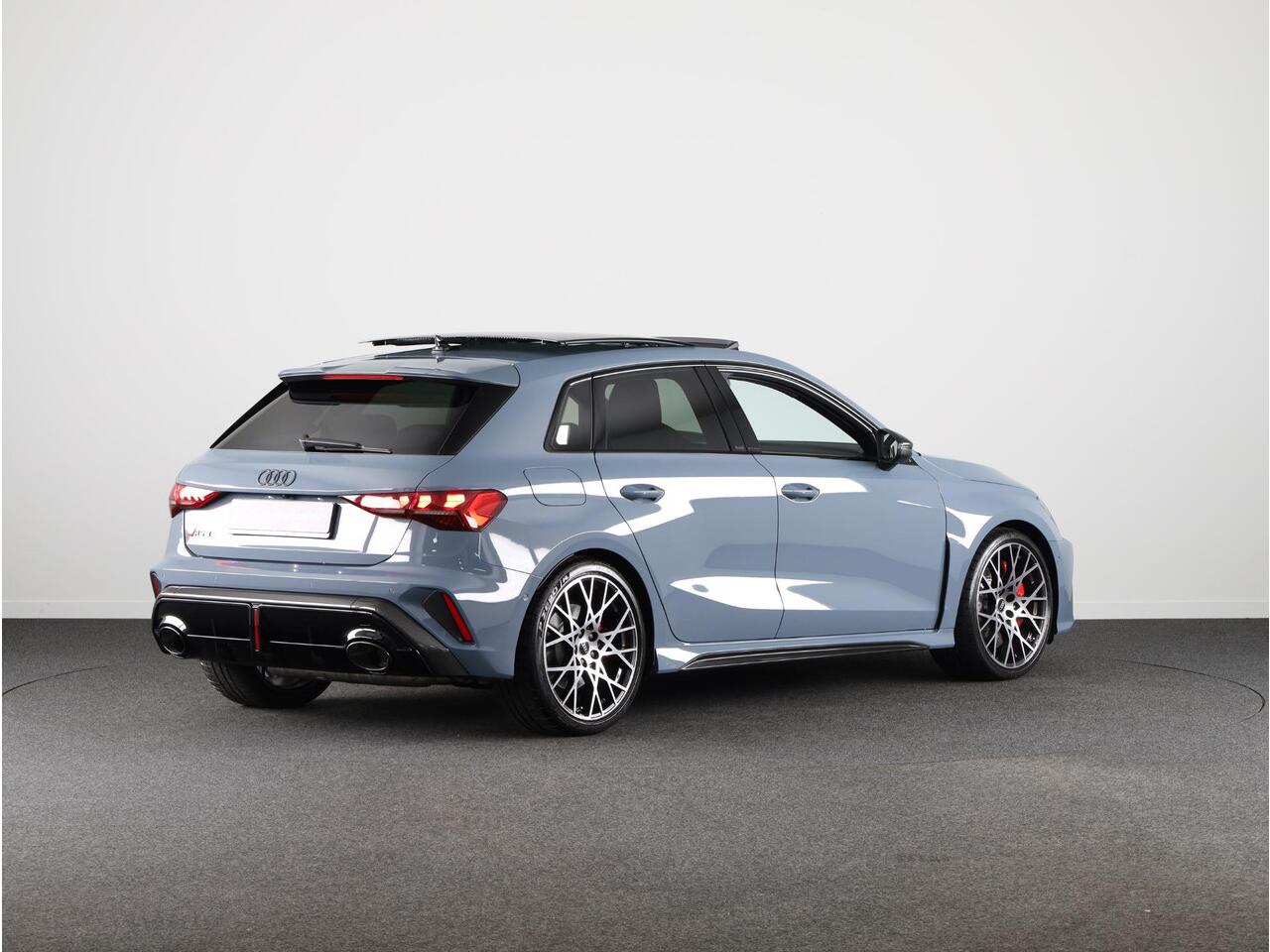 Audi RS3 Sportback 2.5 TFSI quattro 400pk | Private Lease vanaf ¤ 1.433,- per maand | Panoramadak | RS-sportuitlaatsysteem | RS carbon glanszwart | topsnelheid 280 km/h | Adaptief onderstel