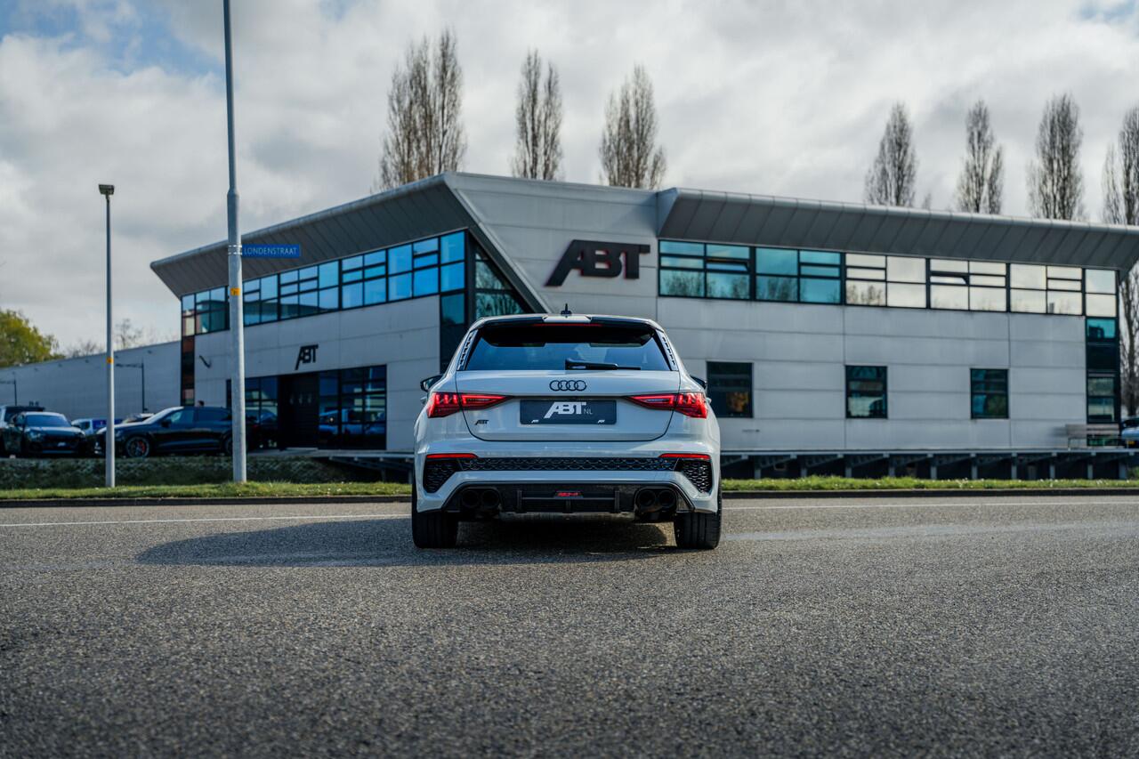 Audi RS3 Sportback ABT RS3-R 1/200 500pk Sportclassic Grau Porsche (Audi Exclusive) | Carbon | Panoramadak | Forged velgen | RS Design pakket rood | B&O | Matrix LED