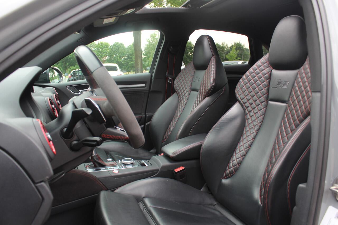 Audi RS3 Limousine 2.5 TFSI quattro / Full option! / Panoramadak / Camera / RS Seats / 19'' / Matrix LED / Virtual Cockpit / B&O / DAB / Audi Magnetic Ride / Navigatie / Stoelverwarming / ACC