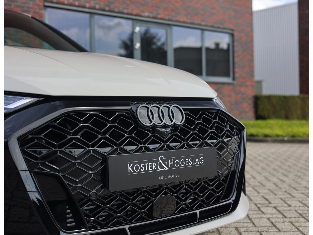 Audi RS3 Sportback 2.5 TFSI quattro | Krijt - Pano - Sonos