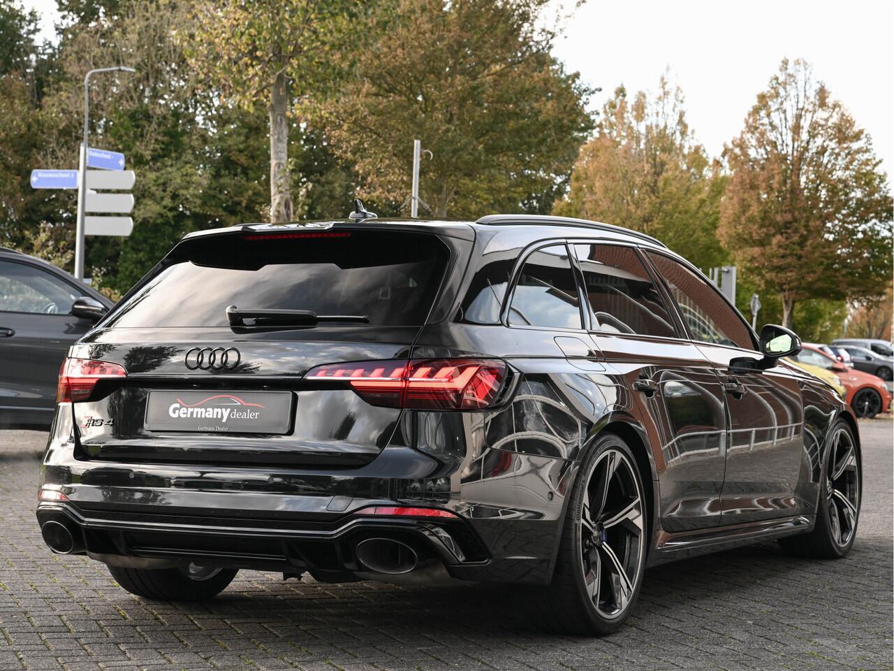 Audi RS4 Avant 2.9TFSI 450pk Quattro Keramiek Pano HUD Carbon 20-Inch B&O Led-Matrix Keyless