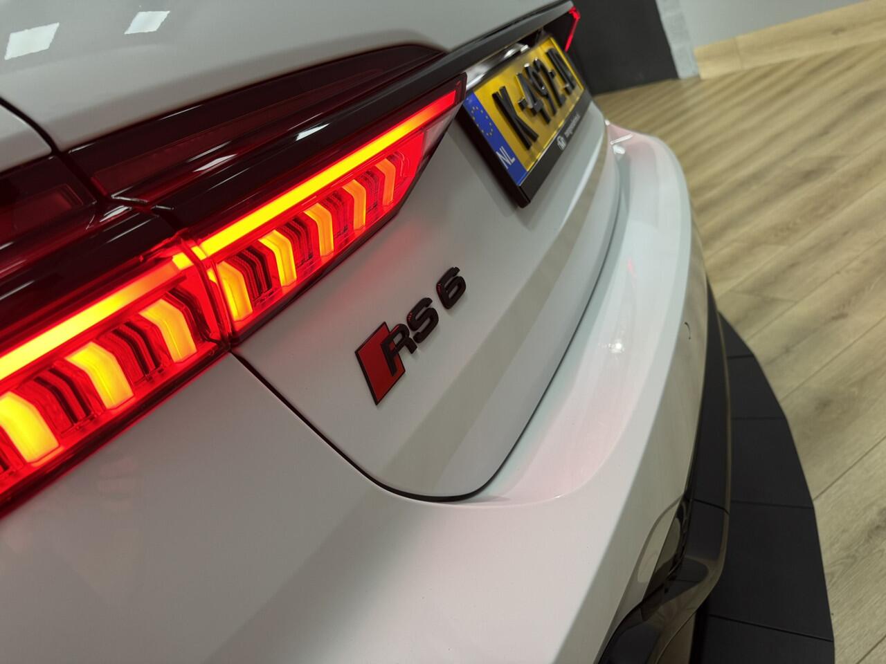 Audi RS6 Avant TFSI quattro Dynamic Plus Keramisch | 4WS | Softclose | Panorama | Laser | B&O | Stoel Ventilatie | Memory | Head UP | Design Pakket Rood