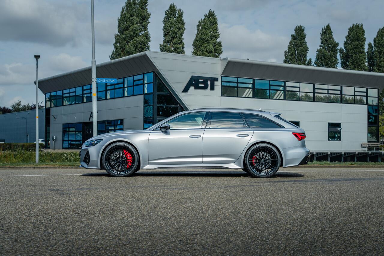 Audi RS6 Avant 4.0 TFSI quattro ABT | ABT HR22 Glossy Black | Audi Exclusive | Carbon optiek | Dynamic plus | Keramische remmen | Design pakket rood | Alcantara hemel | Panorama dak | Assistentiepakket plus | B&O Premium audio | Carbon spiegels | Carnon interieur 