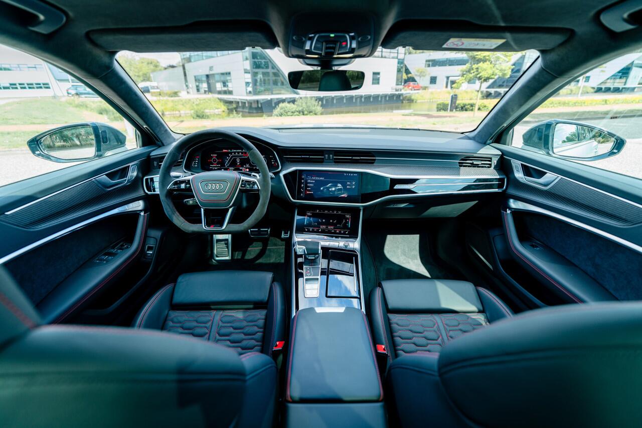 Audi RS6 Avant 4.0 TFSI quattro ABT | ABT HR22 Glossy Black | Audi Exclusive | Carbon optiek | Dynamic plus | Keramische remmen | Design pakket rood | Alcantara hemel | Panorama dak | Assistentiepakket plus | B&O Premium audio | Carbon spiegels | Carnon interieur 