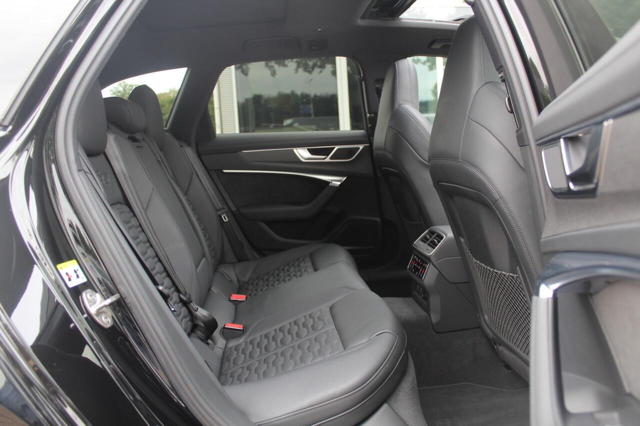 Audi RS6 Avant TFSI quattro / Trekhaak / Panoramadak / Keramisch / 360Camera / Head-up / Softclose / Standverwarming / B&O / Volleder / 22'' / Apple CarPlay / Achterasbesturing / Luchtvering / Dodehoek / DAB / ACC / St