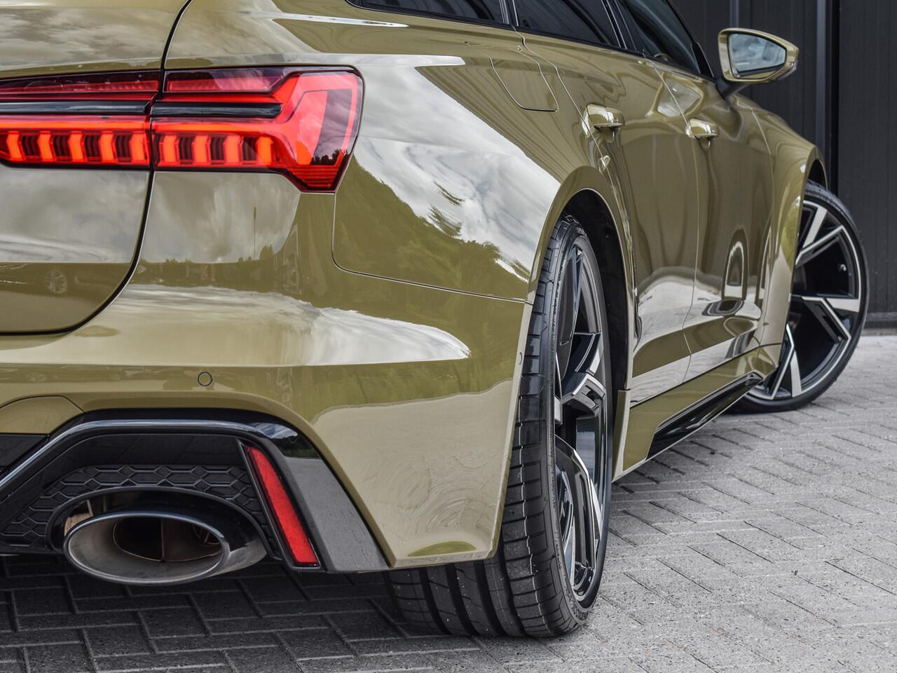 Audi RS6 Avant RS 6 TFSI Quattro 600pk Dynamic | B&O Sound | RS Sportuitlaat | Design Pack | Panoramadak | Head-Up | Sport Differntieel | Laser | Audi Exclusive Color | RS Seats | 4 Zone Climate | 4 Wheel Steering Assistent tour package