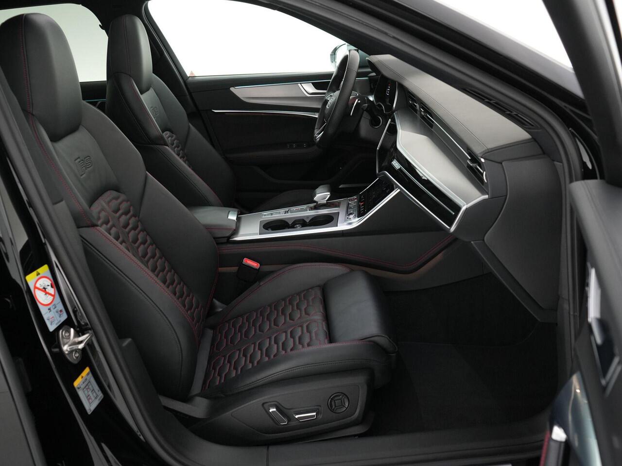 Audi RS6 Avant 600pk 4.0 TFSI quattro |dynamic ride control|achteras besturing|panoramadak|B&O|HUD|360 camera|memory|trekhaak|stoelverwarming & ventilatie|blind spot|Apple Carplay|