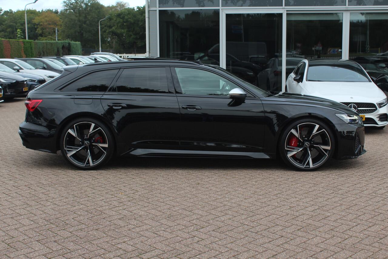 Audi RS6 Avant TFSI quattro / Trekhaak / Panoramadak / Keramisch / 360Camera / Head-up / Softclose / Standverwarming / B&O / Volleder / 22'' / Apple CarPlay / Achterasbesturing / Luchtvering / Dodehoek / DAB / ACC / St