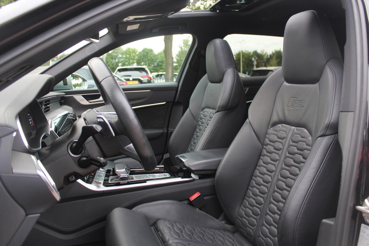 Audi RS6 Avant TFSI quattro / Trekhaak / Panoramadak / Keramisch / 360Camera / Head-up / Softclose / Standverwarming / B&O / Volleder / 22'' / Apple CarPlay / Achterasbesturing / Luchtvering / Dodehoek / DAB / ACC / St