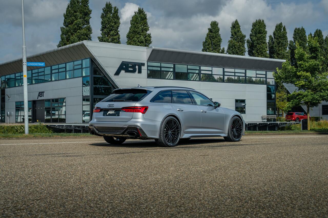 Audi RS6 Avant 4.0 TFSI quattro ABT | ABT HR22 Glossy Black | Audi Exclusive | Carbon optiek | Dynamic plus | Keramische remmen | Design pakket rood | Alcantara hemel | Panorama dak | Assistentiepakket plus | B&O Premium audio | Carbon spiegels | Carnon interieur 