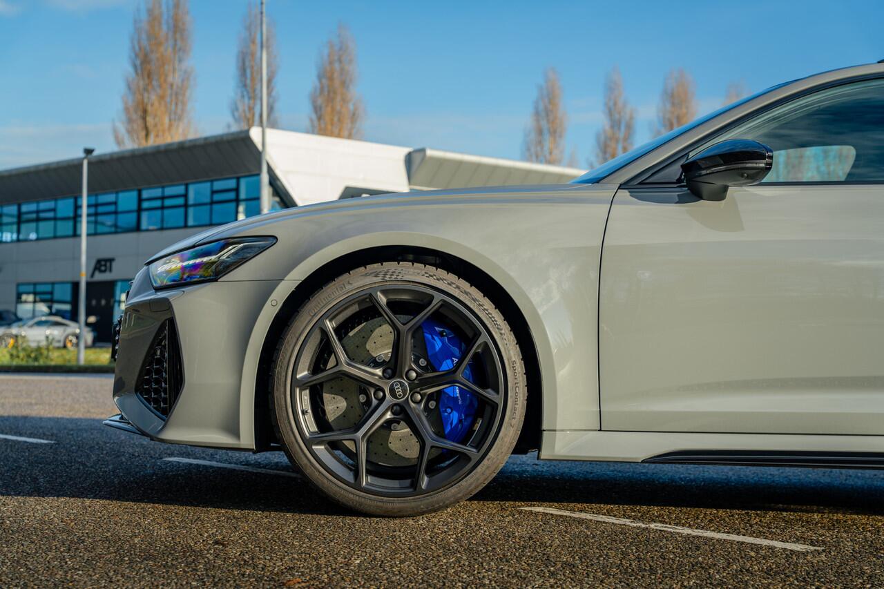 Audi RS6 Avant 4.0 TFSI quattro performance | B&O Advanced 3D | Dynamic plus | Keramische remmen | RS design pakket blauw plus | Alcantara hemel | blauw carbon interieur | DRC | Assistentiepakket plus | Panoramadak