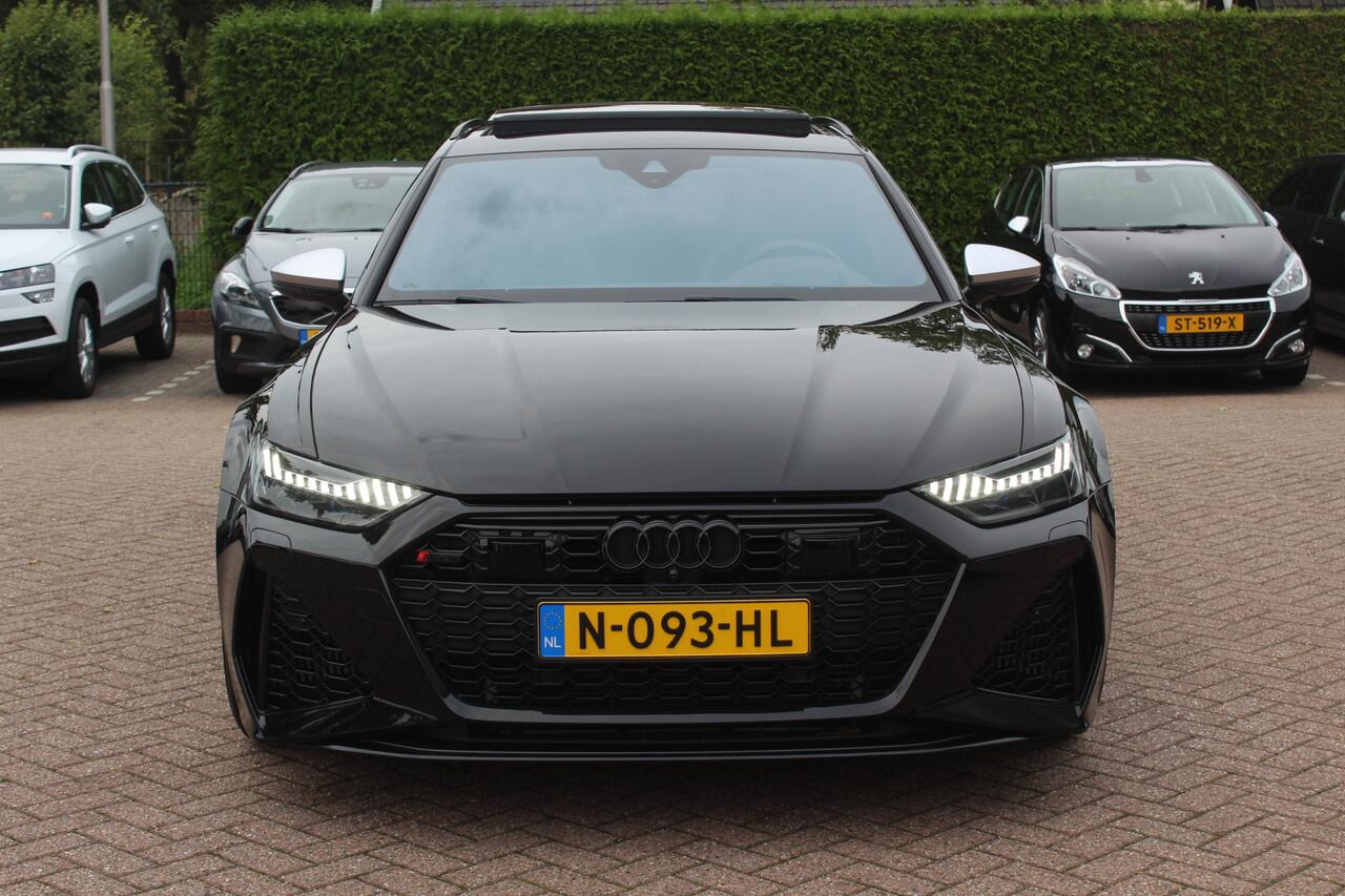 Audi RS6 Avant TFSI quattro / Trekhaak / Panoramadak / Keramisch / 360Camera / Head-up / Softclose / Standverwarming / B&O / Volleder / 22'' / Apple CarPlay / Achterasbesturing / Luchtvering / Dodehoek / DAB / ACC / St