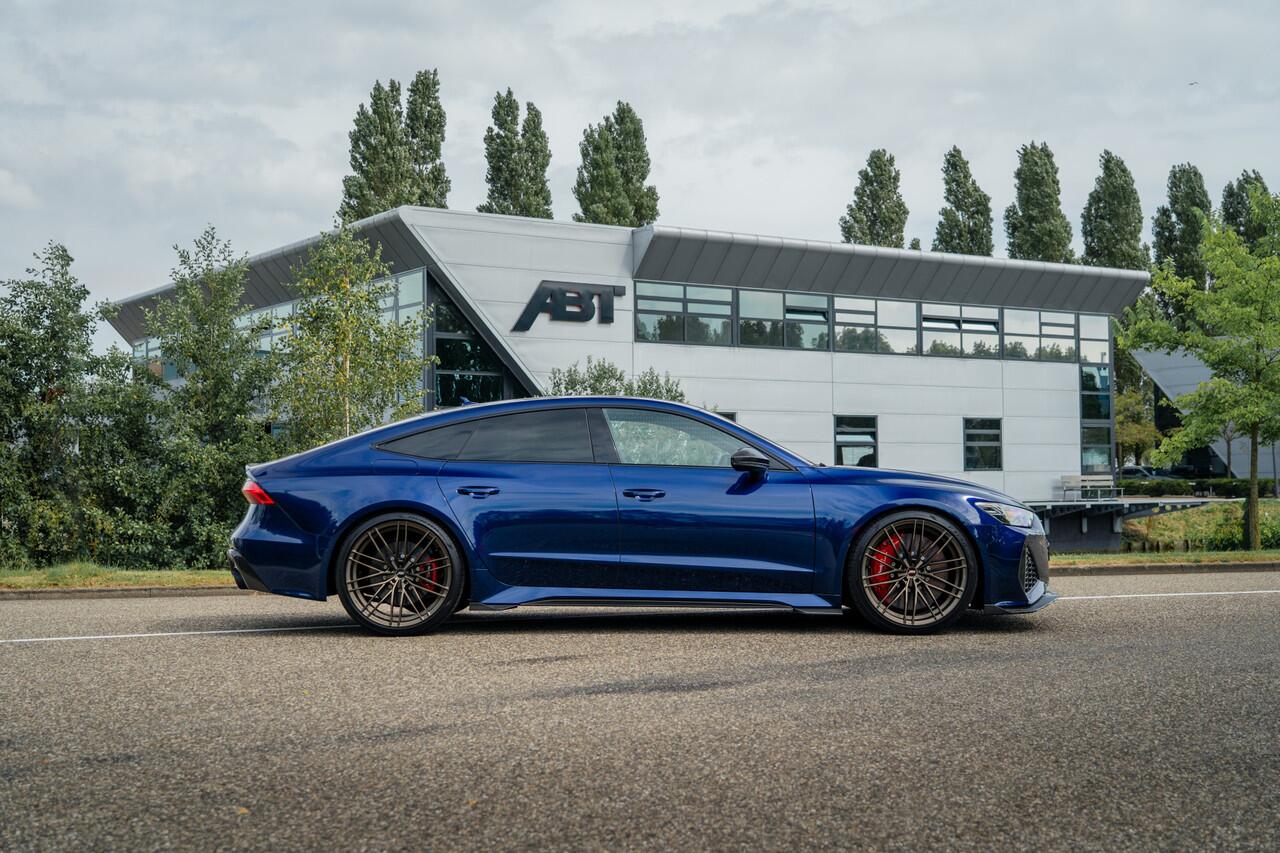 Audi RS7 Sportback ABT RS7-S | ABT HR22 matt racing gold | Akrapovic | Audi Exclusive | Carbon optiek | B&O Advanced | Dynamic plus | design pakket rood | alcantara hemel | Carbon interieur | akoestische voorruit