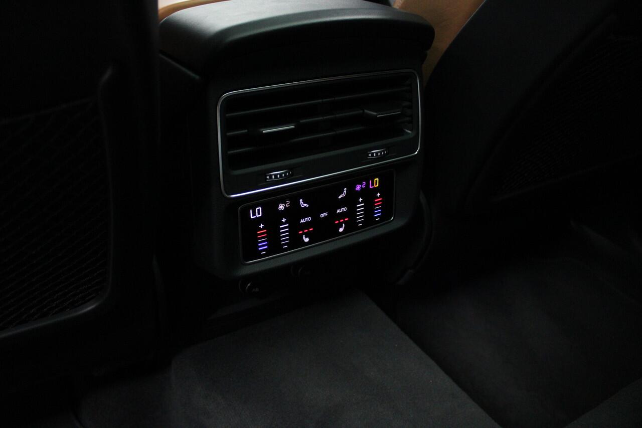 Audi RSQ8 4.0 TFSI B&O HUD Carbon ACC Panodak Leder Keyless Climate (4-zone) Elektr. bedienbaar achterklep Keyless Stoelventilatie Stoelverwarming Sportstoelen Plus Matrix LED LM velgen 23 inch BTW auto