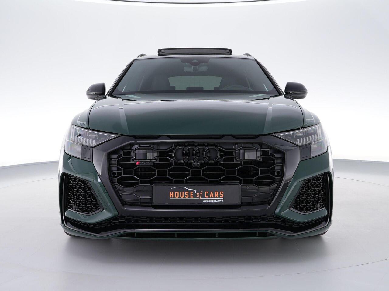 Audi RSQ8 4.0 600pk TFSI quattro |Goodwood Green|org. NL|1e eigenaar|panoramadak|B&O|head up|memory|360 camera|achteras besturing|elek. trekhaak|stoel ventilatie & verwarming|carbon interieur|Apple Carplay|23" lichtmetalen wielen|
