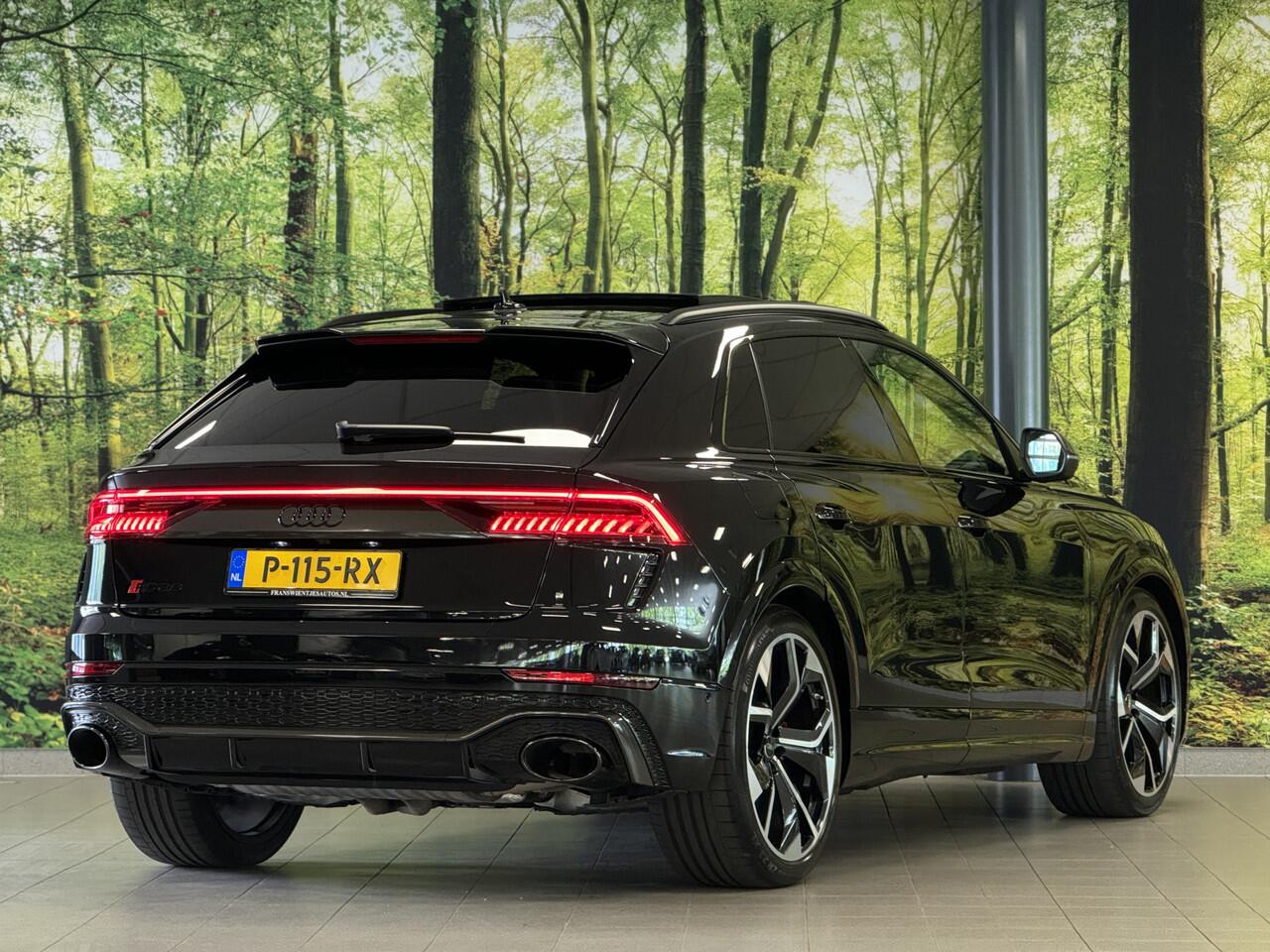 Audi RSQ8 4.0 TFSI RS Q8 quattro | Carbon Optiek Pakket | Dynamic Plus | Keramisch | 23'' lichtmetaal | Panoramadak | Massage | 600 Pk! | Head-up display | Trekhaak | Bang & Olufson |